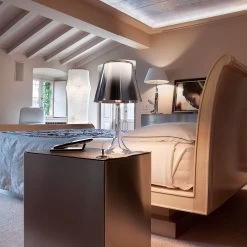 Het tijdperk van Lamp. -Het tijdperk van Lamp. flos miss k t table lamp silver 9