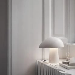 Fritz Hansen Night Owl Tafellamp, Smokey White -Het tijdperk van Lamp. fritz hansen night owl tafellamp 34