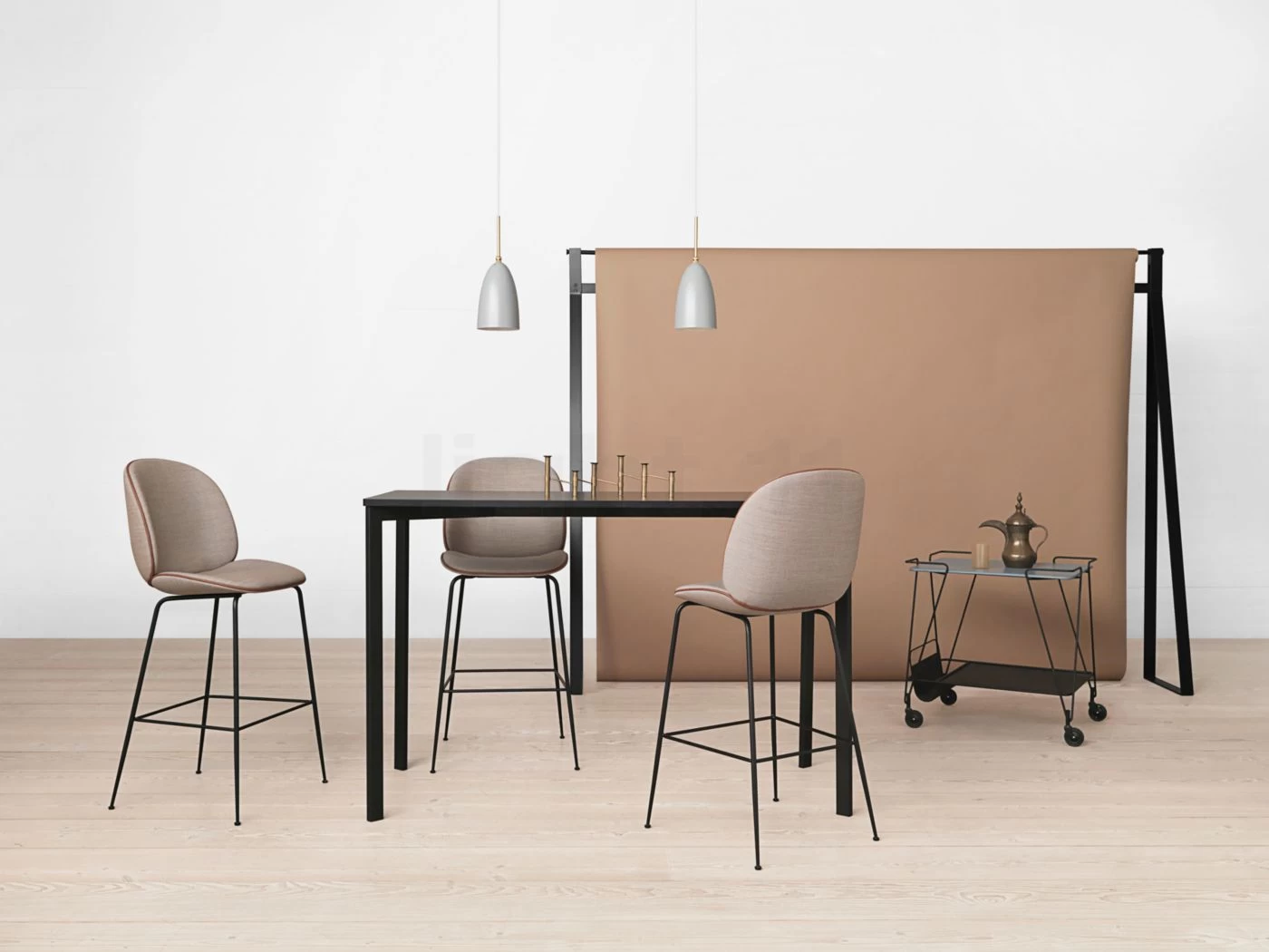 Gubi Gräshoppa Hanglamp, Jet-Black 4 Gubi Gräshoppa Hanglamp, Jet-Black - Afbeelding 4