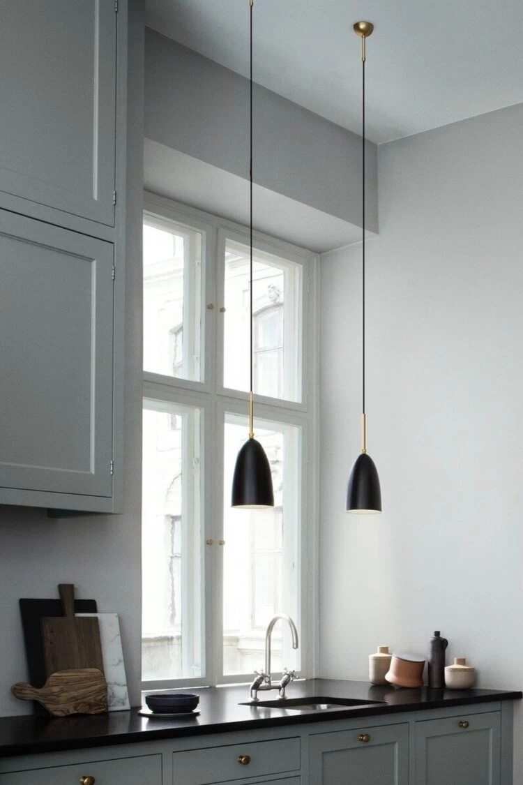 Gubi Gräshoppa Hanglamp, Jet-Black 2 Gubi Gräshoppa Hanglamp, Jet-Black - Afbeelding 2