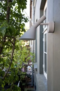 Louis Poulsen AJ 50 Wall Lamp, White Structure -Het tijdperk van Lamp. louis poulsen aj 50 wall lamp 11