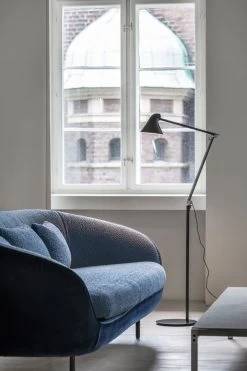 Louis Poulsen NJP Vloerlamp, Zwart -Het tijdperk van Lamp. louis poulsen njp floor lamp 17