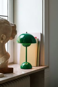 &Tradition Flowerpot VP9 Table Lamp Portable, Signal Green -Het tijdperk van Lamp. tradition flowerpot vp9 tafellamp draagbaar 73