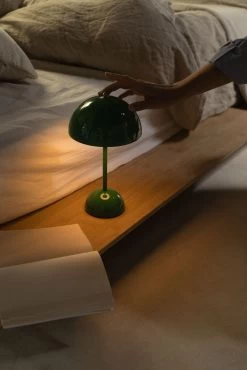 &Tradition Flowerpot VP9 Table Lamp Portable, Signal Green -Het tijdperk van Lamp. tradition flowerpot vp9 tafellamp draagbaar 74